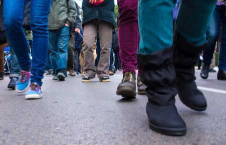 Jeu du pas en avant : Pas tous égaux face au plastique